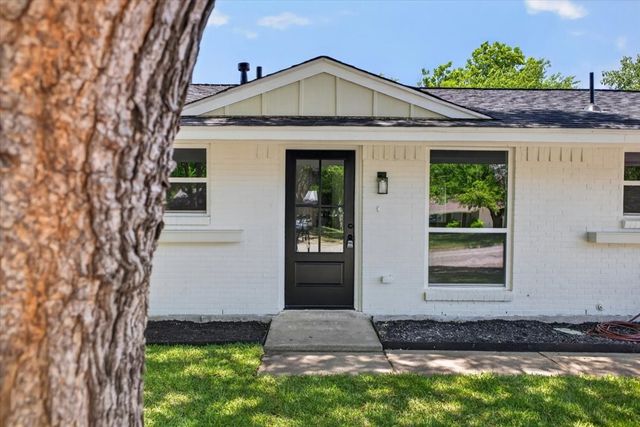 205 Summercrest Boulevard, Burleson, TX 76028