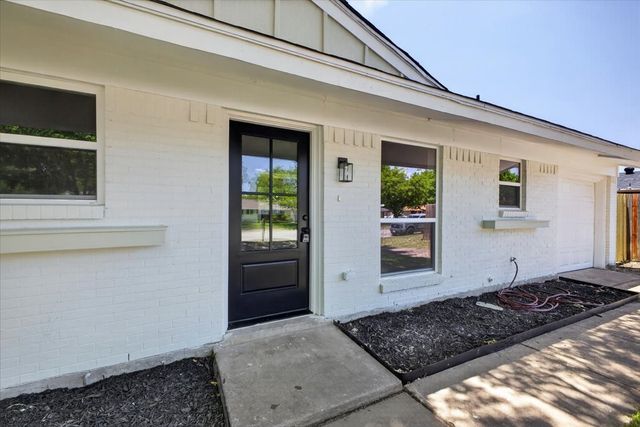 205 Summercrest Boulevard, Burleson, TX 76028