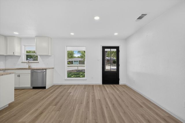 205 Summercrest Boulevard, Burleson, TX 76028