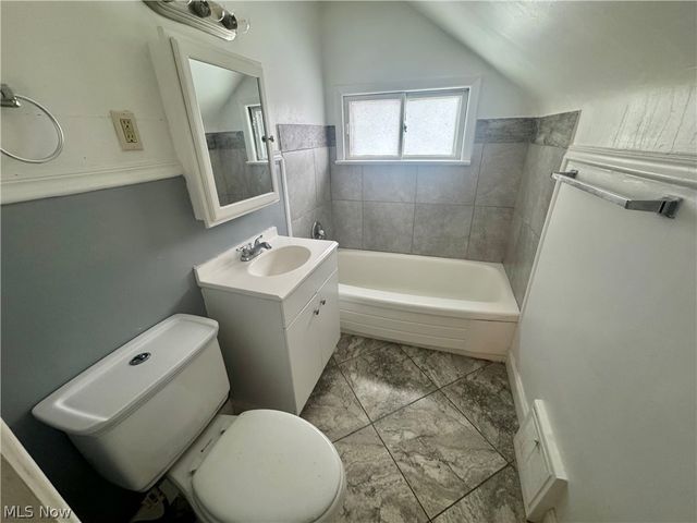 839 Lecona Road, Cleveland Heights, OH 44121