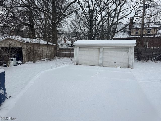 839 Lecona Road, Cleveland Heights, OH 44121