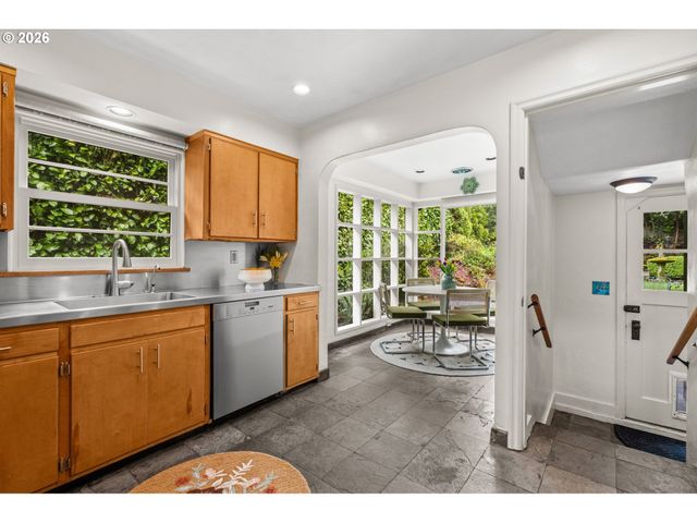 6544 Se 36TH Ave, Portland, OR 97202