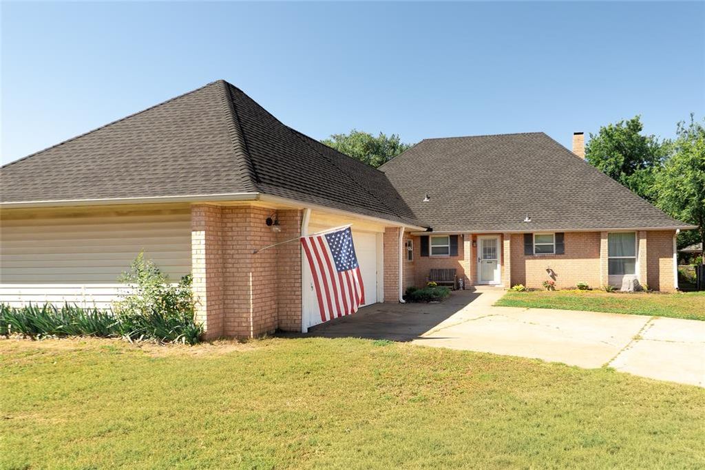 2014 E Canadian Court Terrace, Mustang, OK 73064