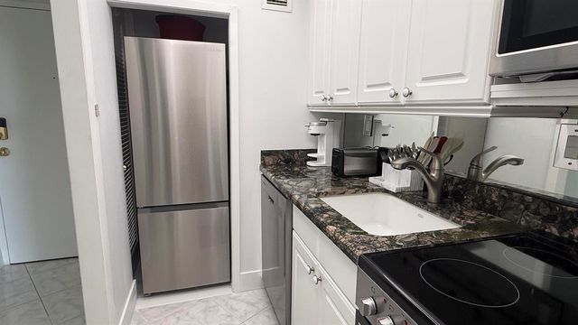 2600 N Flagler Drive 413, West Palm Beach, FL 33407