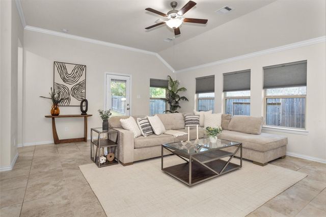 428 Auburn Pines Drive, Montgomery, TX 77316