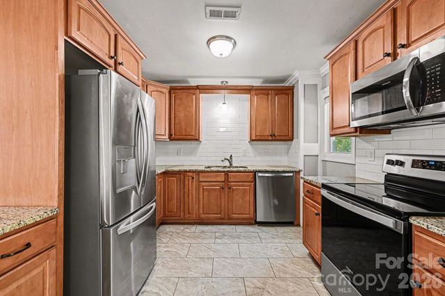 104 W Louisiana Avenue, Bessemer City, NC 28016