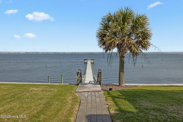2506 Emerald Drive E, Emerald Isle, NC 28594