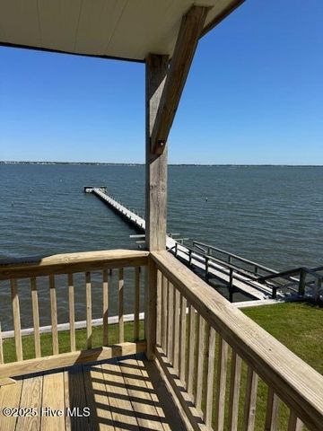 2506 Emerald Drive E, Emerald Isle, NC 28594