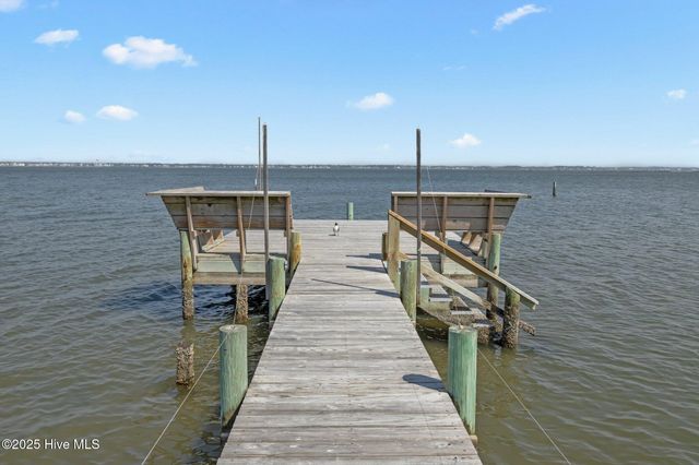 2506 Emerald Drive E, Emerald Isle, NC 28594