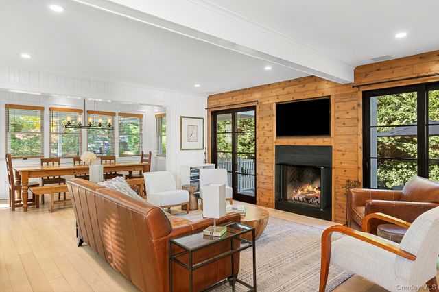 21 Cove Road, Sag Harbor, NY 11963