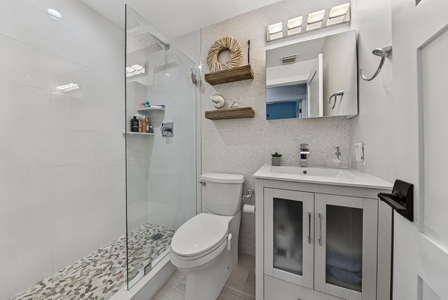 1556 S OCEAN Lane 204, Fort Lauderdale, FL 33316
