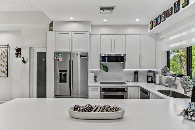 1556 S OCEAN Lane 204, Fort Lauderdale, FL 33316