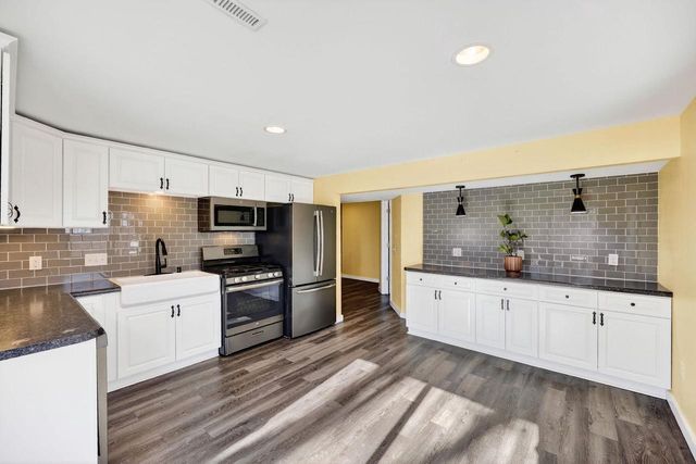 820 Anna Court, Waterloo, WI 53594