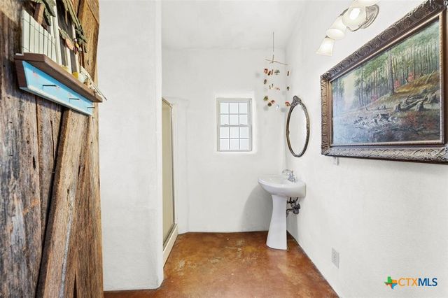 309 Cactus Trail, Johnson City, TX 78636