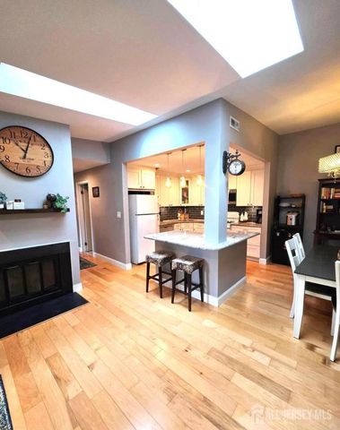 31 Hemlock Court, Hamilton, NJ 08619