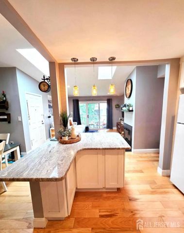 31 Hemlock Court, Hamilton, NJ 08619