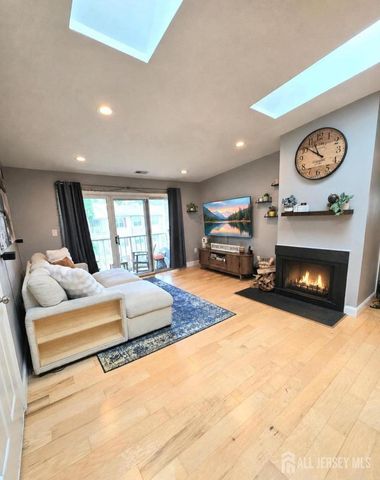 31 Hemlock Court, Hamilton, NJ 08619