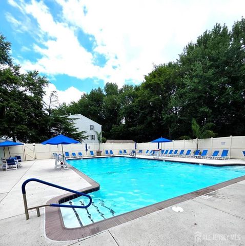 31 Hemlock Court, Hamilton, NJ 08619