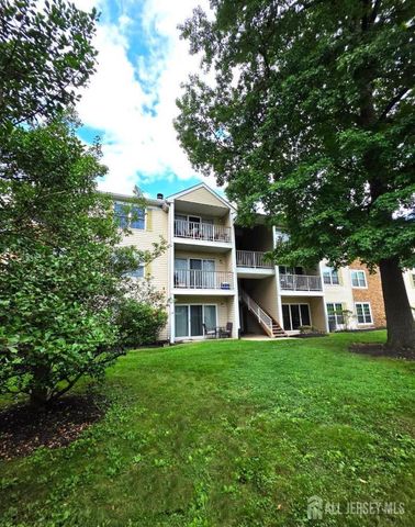 31 Hemlock Court, Hamilton, NJ 08619