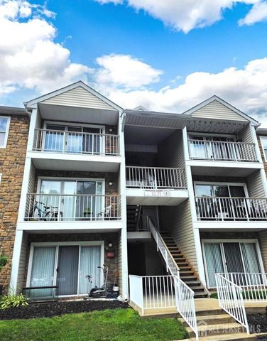 31 Hemlock Court, Hamilton, NJ 08619