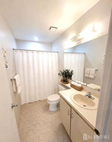 31 Hemlock Court, Hamilton, NJ 08619