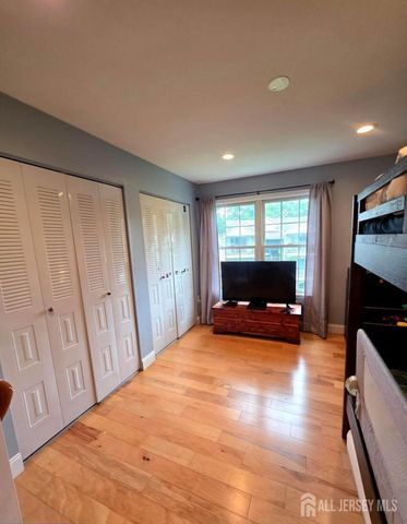 31 Hemlock Court, Hamilton, NJ 08619