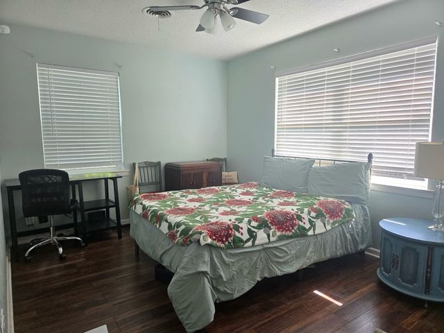 7720 Gaston Avenue, Fort Worth, TX 76116