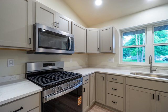 704 THORNAPPLE STREET, Marathon, WI 54448