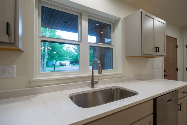 704 THORNAPPLE STREET, Marathon, WI 54448