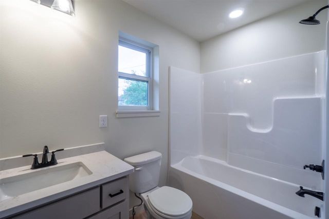 704 THORNAPPLE STREET, Marathon, WI 54448