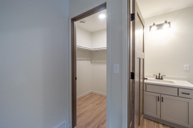 704 THORNAPPLE STREET, Marathon, WI 54448