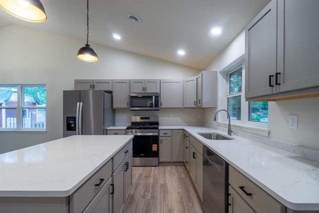 704 THORNAPPLE STREET, Marathon, WI 54448