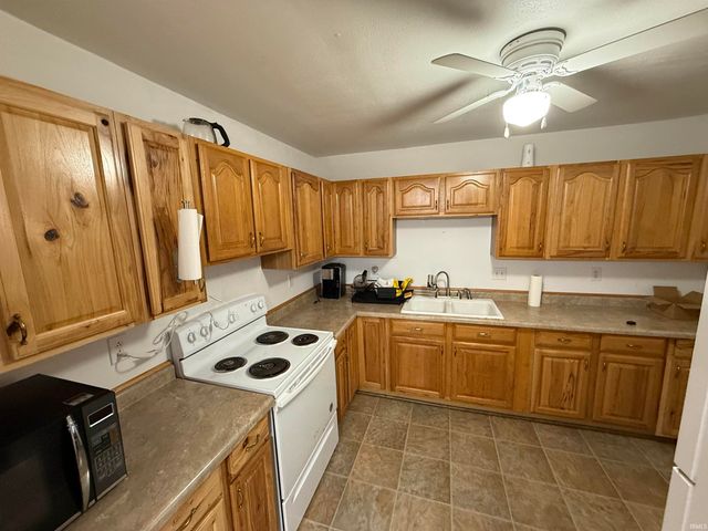 580 NE 1st Street, Linton, IN 47441