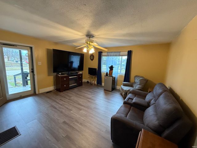 580 NE 1st Street, Linton, IN 47441