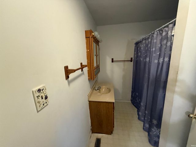 580 NE 1st Street, Linton, IN 47441