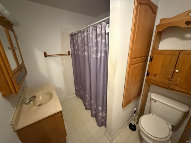 580 NE 1st Street, Linton, IN 47441