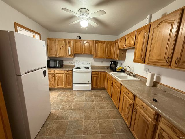 580 NE 1st Street, Linton, IN 47441