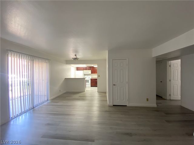 5221 River Glen Drive 195, Las Vegas, NV 89103