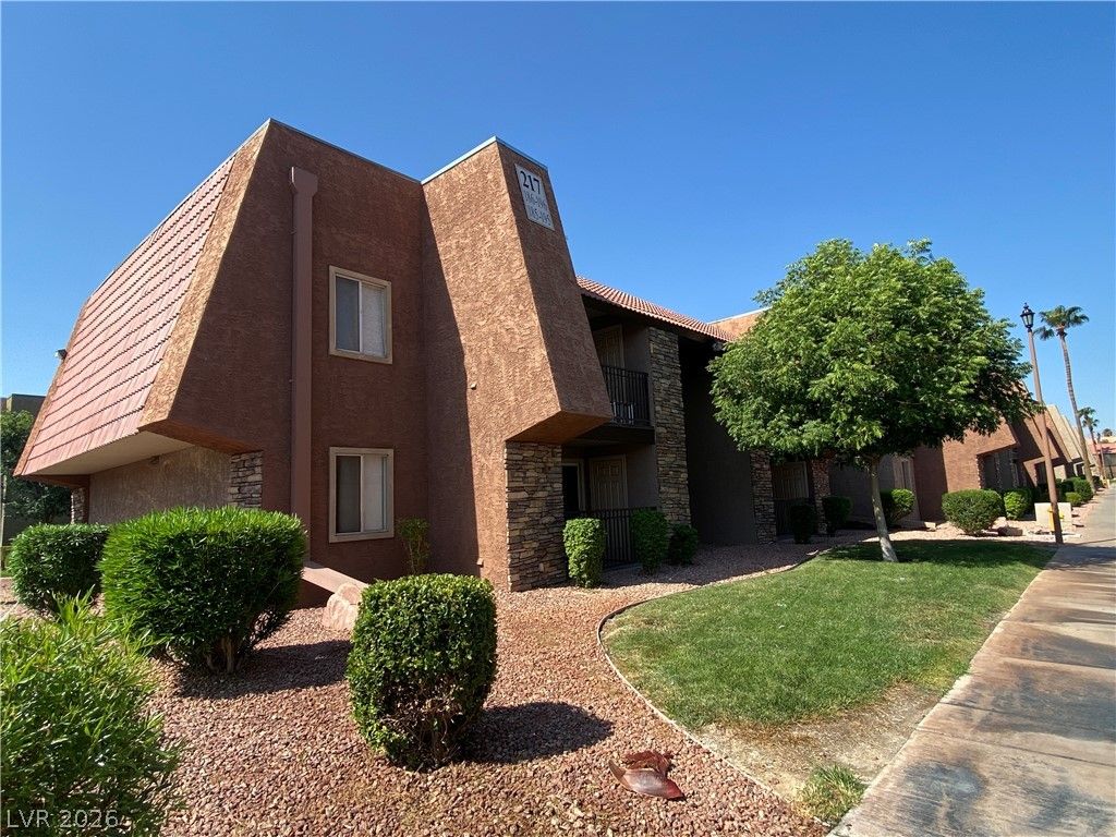 5221 River Glen Drive 195, Las Vegas, NV 89103