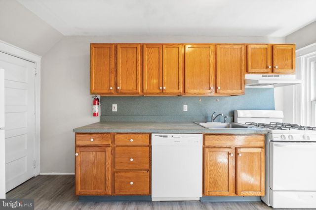 128 WHITELY TER, Darby, PA 19023