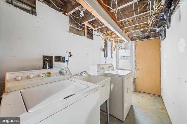 128 WHITELY TER, Darby, PA 19023