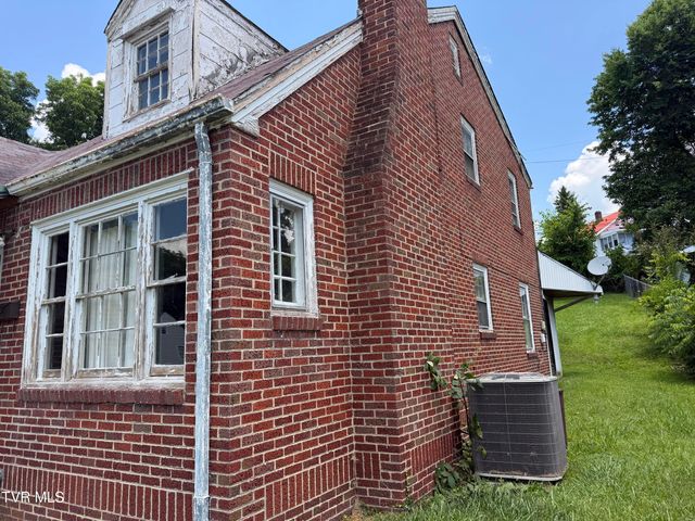 1017 Yadkin Street, Kingsport, TN 37660