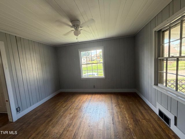 1017 Yadkin Street, Kingsport, TN 37660