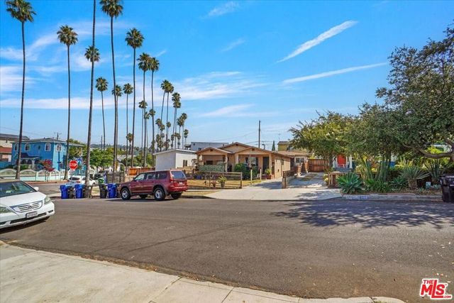 2737 W Avenue 30 Avenue, Los Angeles, CA 90065