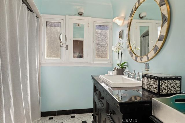 1619 S Curson, Los Angeles, CA 90019