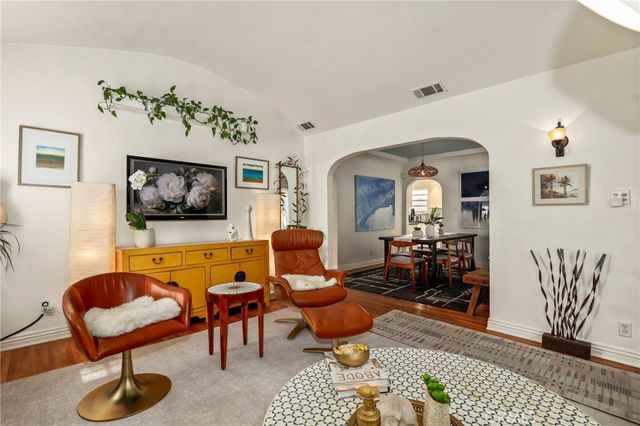 1619 S Curson, Los Angeles, CA 90019