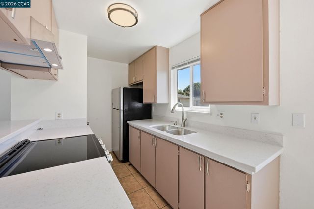 34732 Skylark Dr 4, Union City, CA 94587