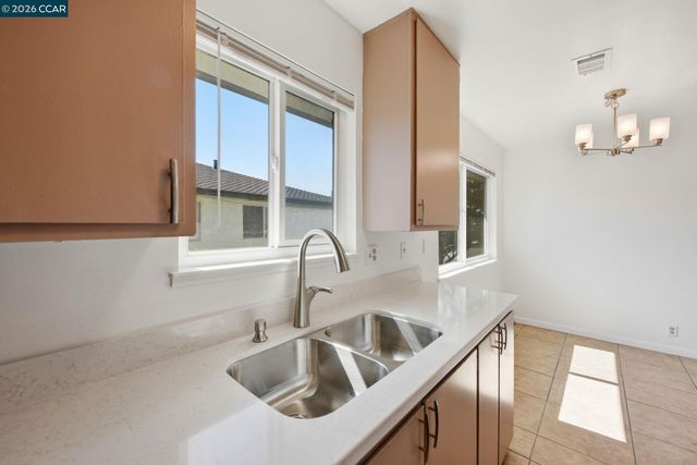 34732 Skylark Dr 4, Union City, CA 94587