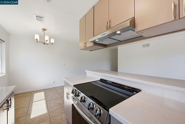 34732 Skylark Dr 4, Union City, CA 94587