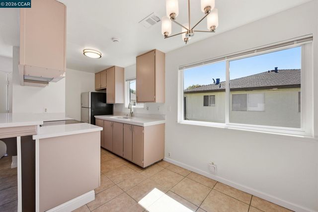 34732 Skylark Dr 4, Union City, CA 94587